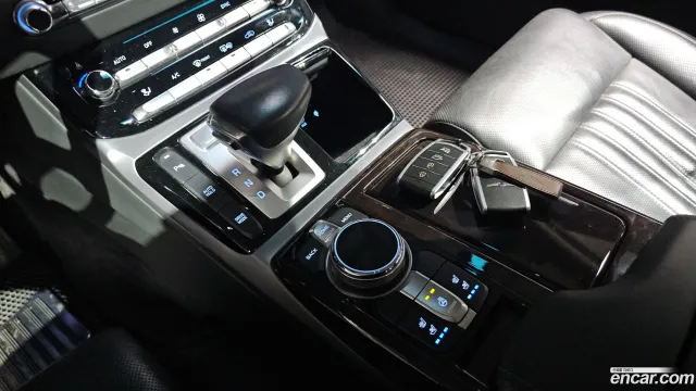 Genesis G90 (EQ900)