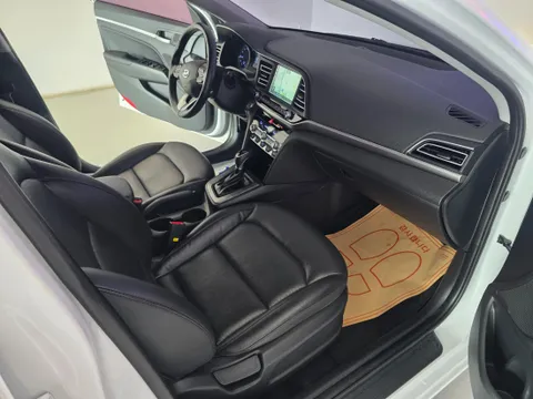 Hyundai Elantra (Avante)