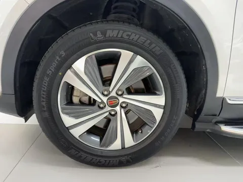 Hongqi HS5