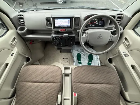 Mitsubishi Minicab Van