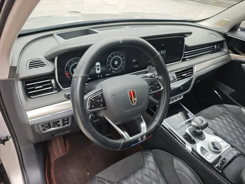 Hongqi HS5