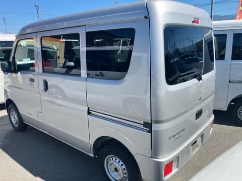 Mitsubishi Minicab Van