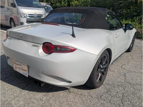 Mazda MX-5 (Roadster)