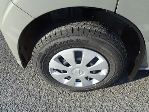 Nissan Clipper Van