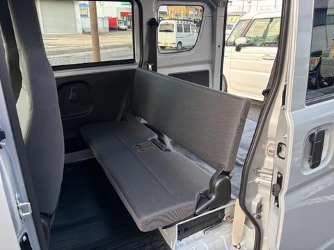 Nissan Clipper Van