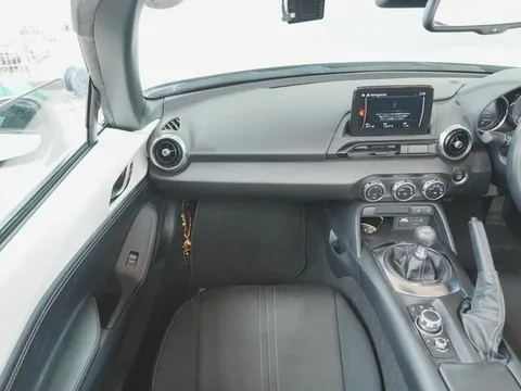 Mazda MX-5 (Roadster)