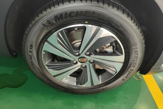 Hongqi HS5