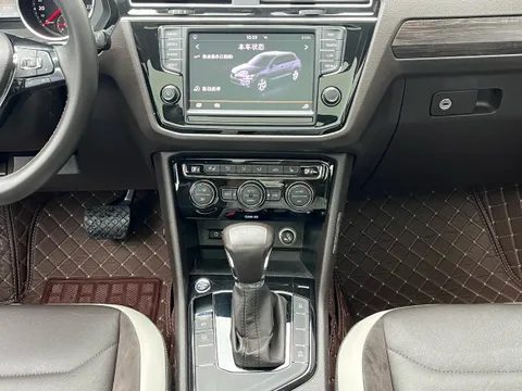 Volkswagen Tiguan L