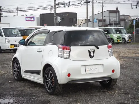 Toyota iQ