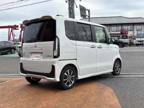 Honda N-BOX Custom