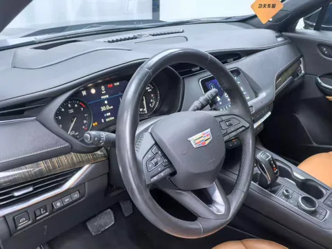 Cadillac XT4