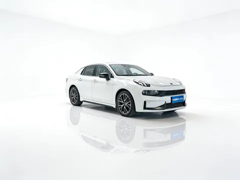 Lynk & Co 03