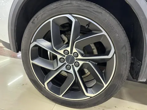 Lynk & Co 05