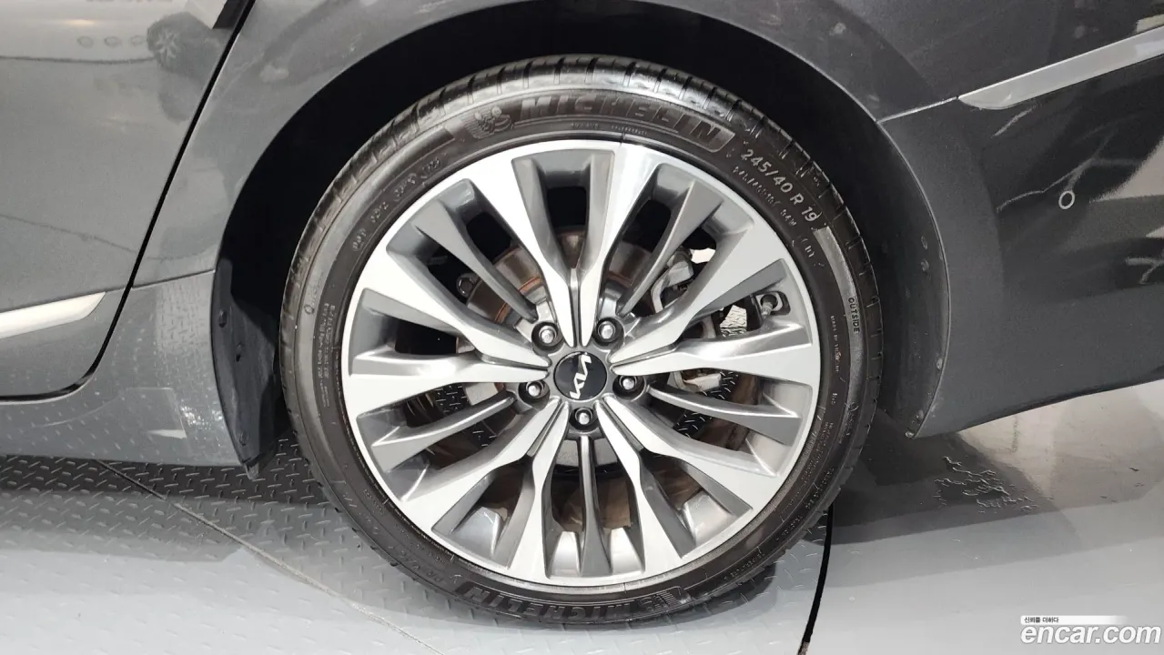 Kia K8
