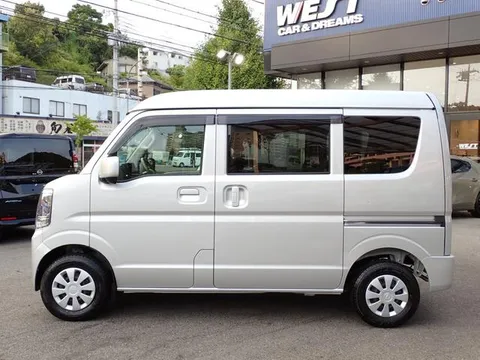Nissan Clipper Van