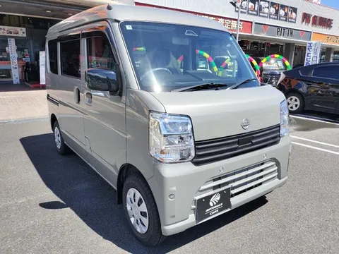 Nissan Clipper Van