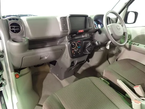Nissan Clipper Van
