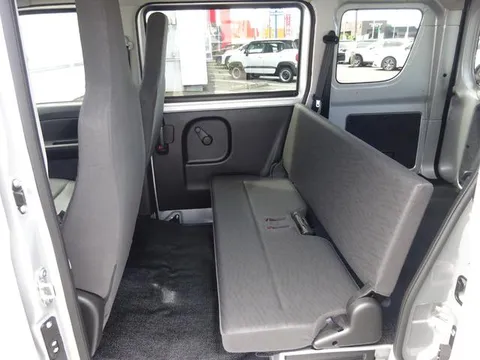 Nissan Clipper Van