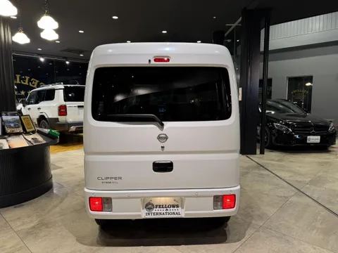 Nissan Clipper Van