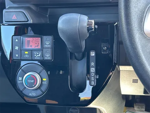 Toyota Pixis Mega