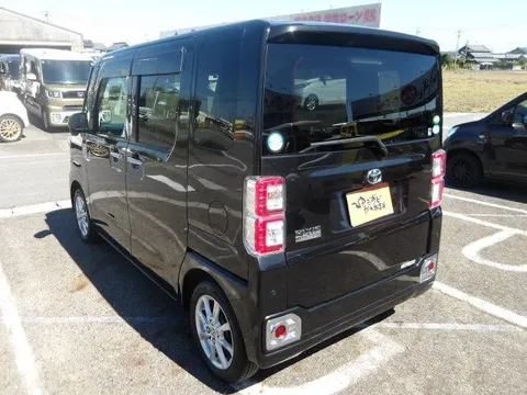 Toyota Pixis Mega