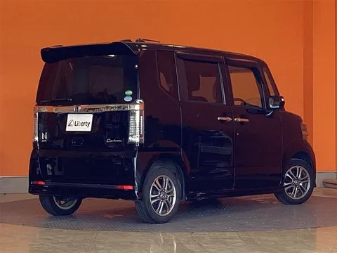 Honda N-BOX Custom