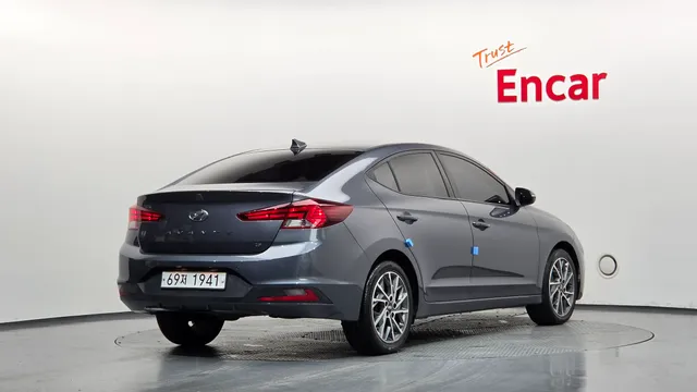 Hyundai Elantra (Avante)