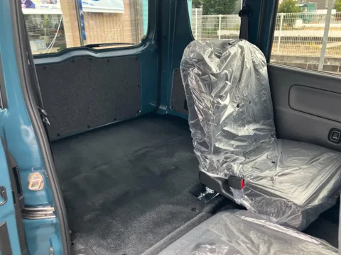 Nissan Clipper Van