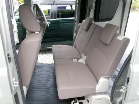 Nissan Clipper Van