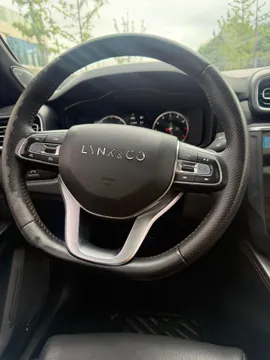 Lynk & Co 03