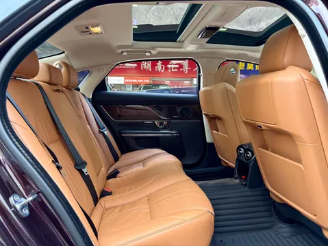 Jaguar XJ