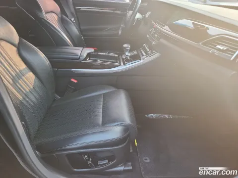 Genesis G90 (EQ900)