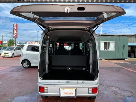 Nissan Clipper Van