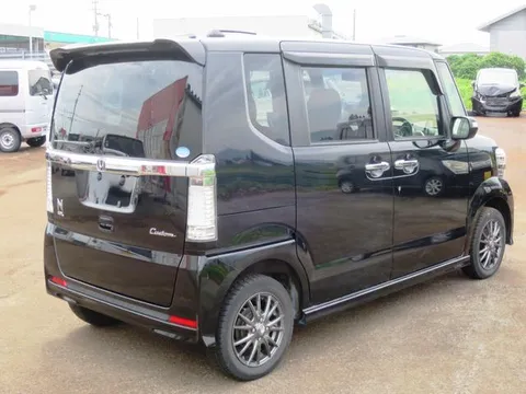 Honda N-BOX Custom