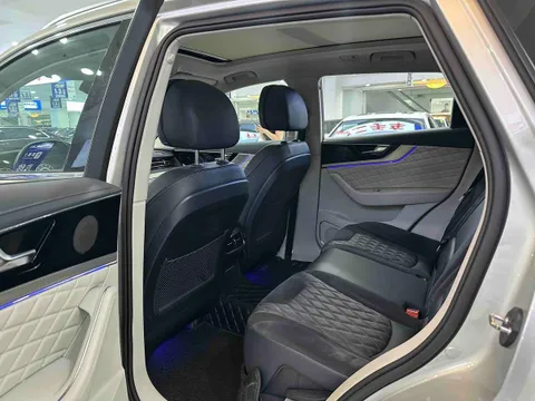 Hongqi HS5