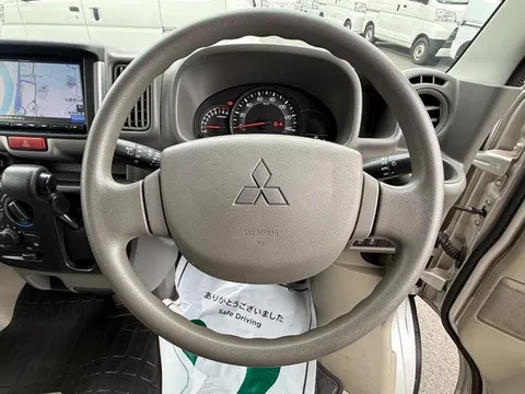 Mitsubishi Minicab Van