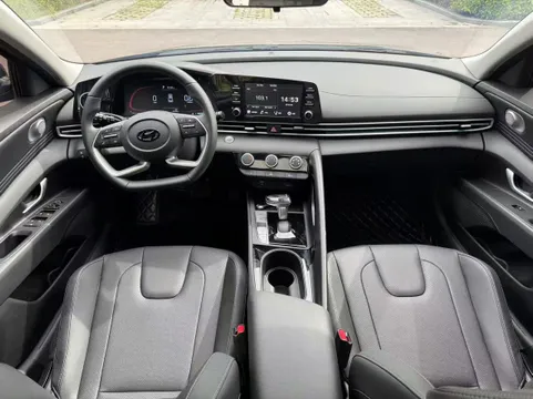 Hyundai Elantra (Avante)