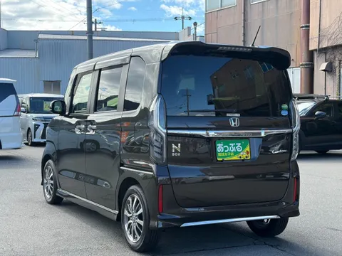 Honda N-BOX Custom