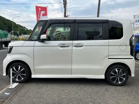 Honda N-BOX Custom