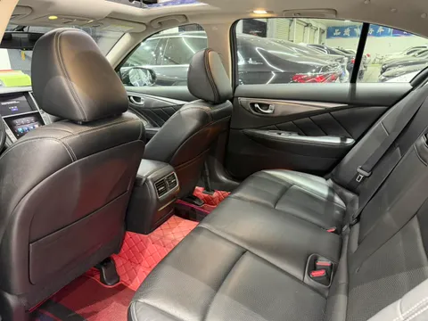 Infiniti Q50L