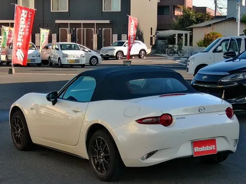 Mazda MX-5 (Roadster)