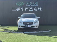 Infiniti Q70