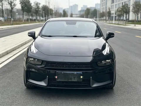 Lynk & Co 03