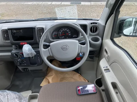 Nissan Clipper Van