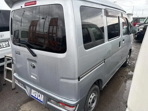 Toyota Pixis Van