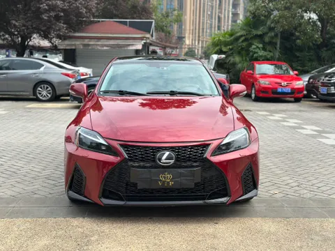 Lexus IS