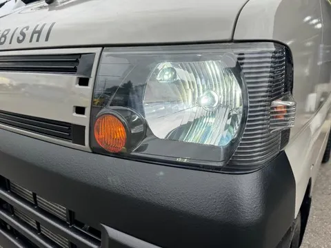 Mitsubishi Minicab Truck