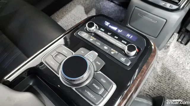 Genesis G90 (EQ900)