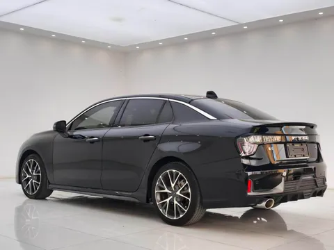 Lynk & Co 03