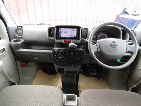 Nissan Clipper Van